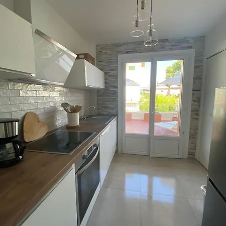 Sanary- La Vie Est Belle- Centre 2 Minutes A Pied- 5 Minutes Apartamento